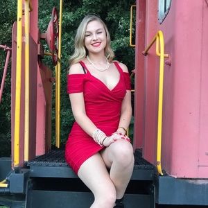 Meet your Posher, Ashley